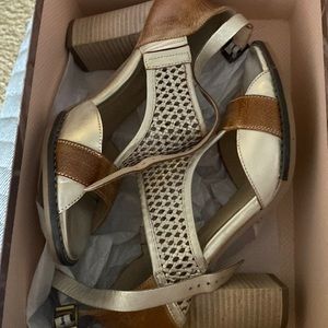 Casta Patina camel color leather sandals with chunky 4” heel.